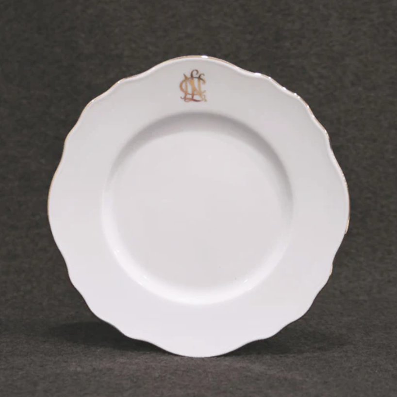 Scalloped edge dinner sales plates